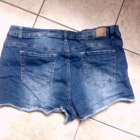 R 1893 Jean Short's - Picture 2 of 3